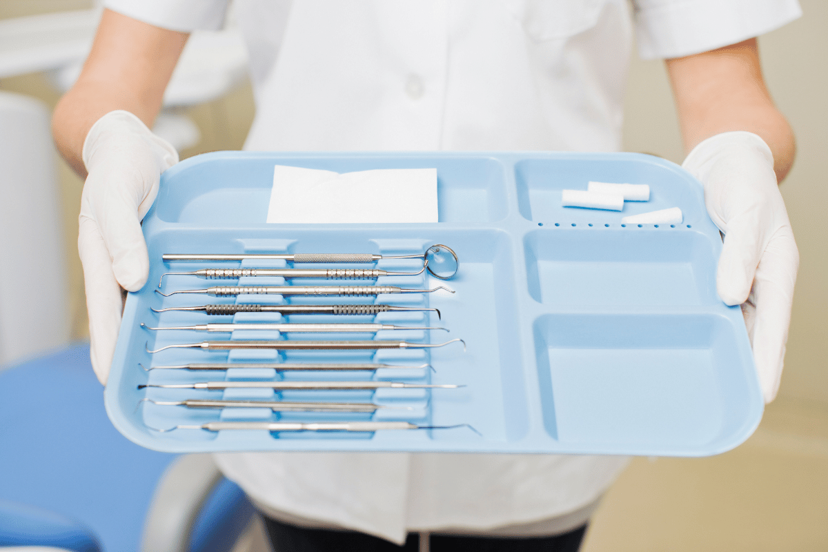 Descubre las múltiples funciones que desempeña un higienista dental en una clínica y cómo contribuyen a mantener una buena salud bucal