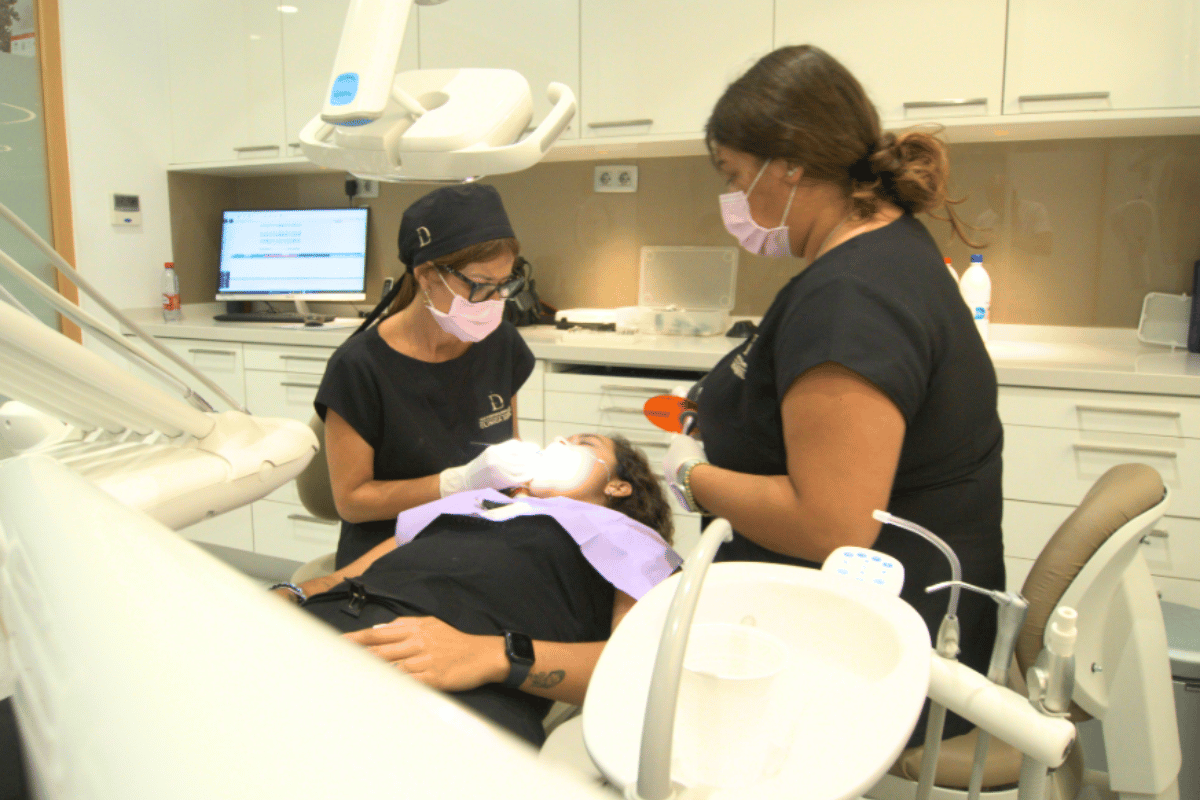 Carillas dentales en Santa Cruz de Tenerife: mejora tu sonrisa en el CENTRO ODONTOLÓGICO SERRANO 6
